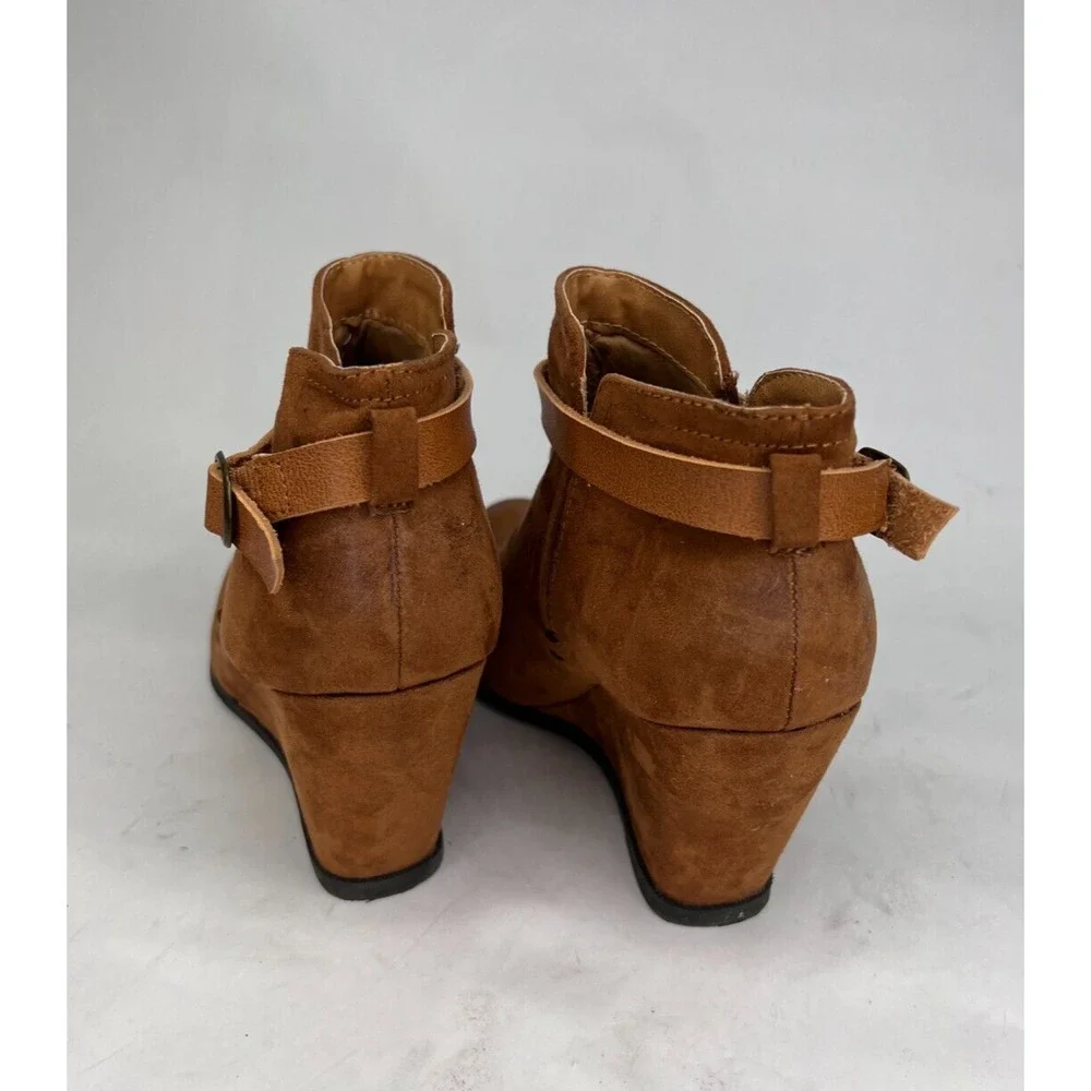 MAURICES CLAIRE Brown Faux Suede Ankle Wedge Booties Buckle Women's Size 7.5